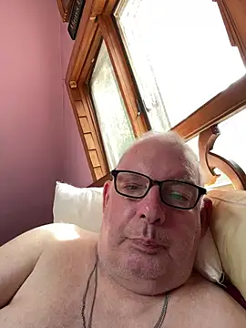Онлайн чат XXX CharlieWeaver22