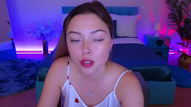 Ava_Loone Adlı Modelin Canlı XXX Sohbeti