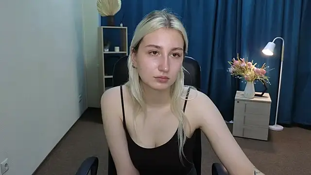 LishaNuding Adlı Modelin Canlı XXX Sohbeti