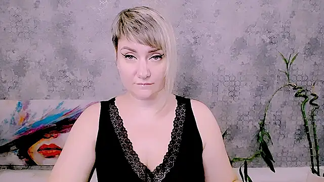 Djullia Live XXX-chat
