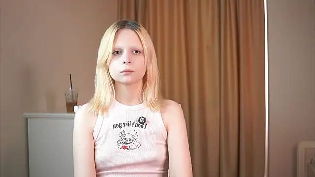 ChiekoMosty Adlı Modelin Canlı XXX Sohbeti