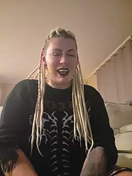 צ'אט XXX בשידור חי של PinkTheHawk