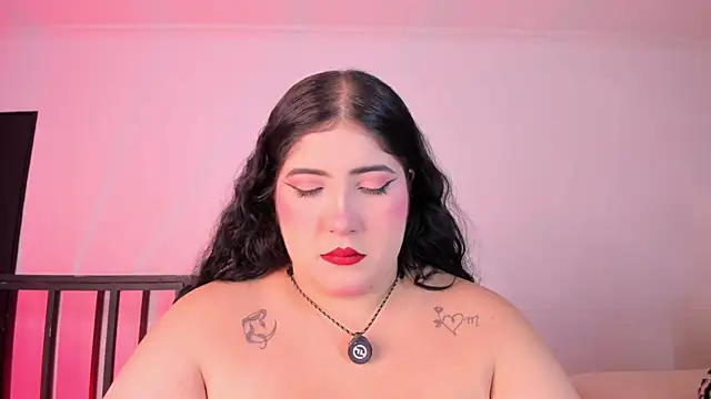 AmberiniHoffman Adlı Modelin Canlı XXX Sohbeti