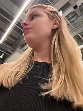 Chat XXX en directo de HarrietDart