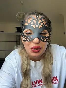 צ'אט XXX בשידור חי של Meryy34