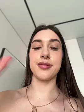 BOOMFOXY live XXX chat