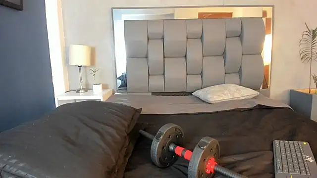 Charlie___Musk Adlı Modelin Canlı XXX Sohbeti