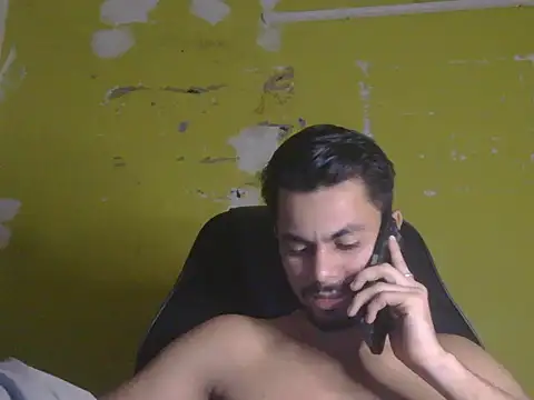 צ'אט XXX בשידור חי של Stubborndesiboy