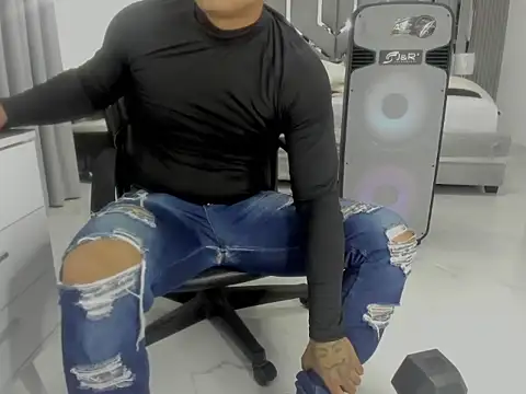XXX chat uživo modela master_leather