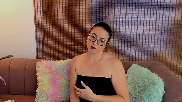 ariana_cross Adlı Modelin Canlı XXX Sohbeti