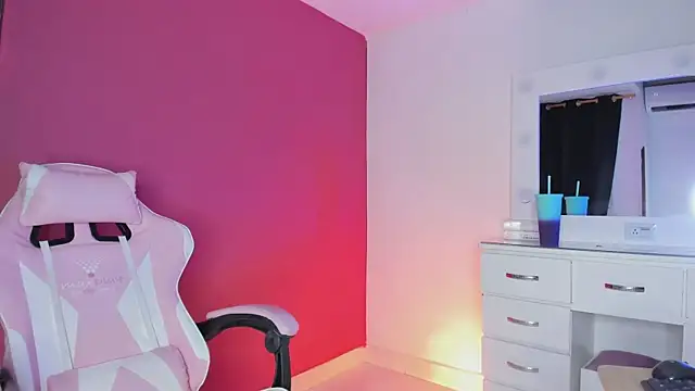 lovingdarcy_ Adlı Modelin Canlı XXX Sohbeti