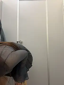 צ'אט XXX בשידור חי של Holly_Play