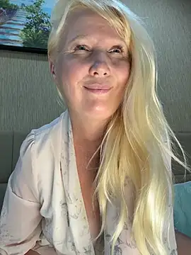 Chat +18 de EmmaInLove23 ao vivo