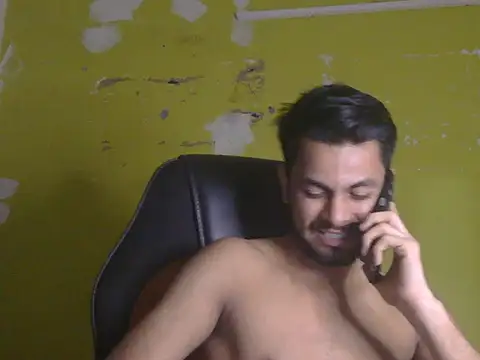 צ'אט XXX בשידור חי של Stubborndesiboy
