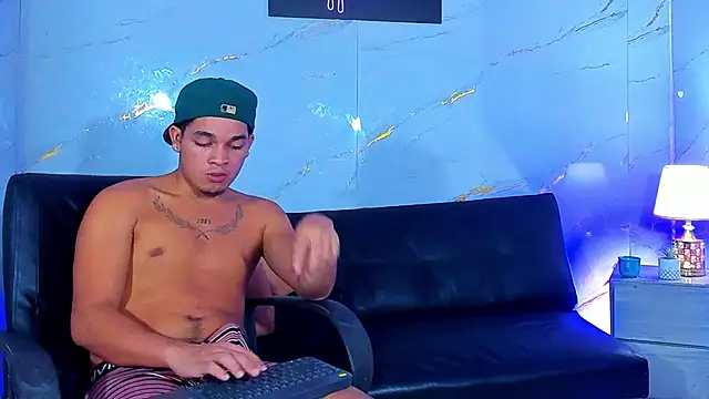 Kleyn_black live XXX chat