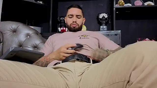 matteosantos' Live XXX Chat