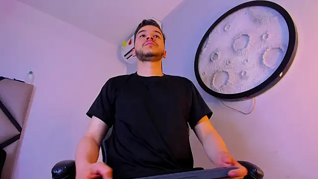 mike_257 Chat XXX in diretta