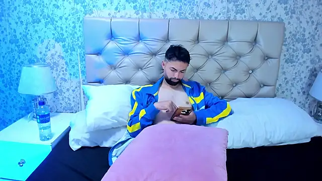 AndrewCrooss Live XXX-chat