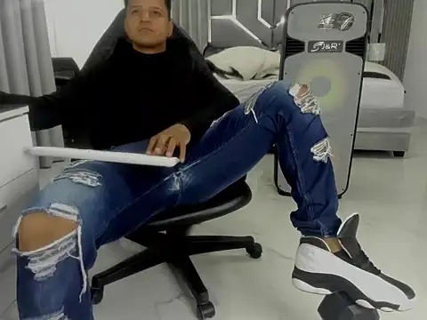 แชท XXX สดของ master_leather