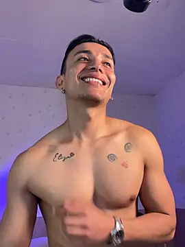 Онлайн чат XXX kev_cass