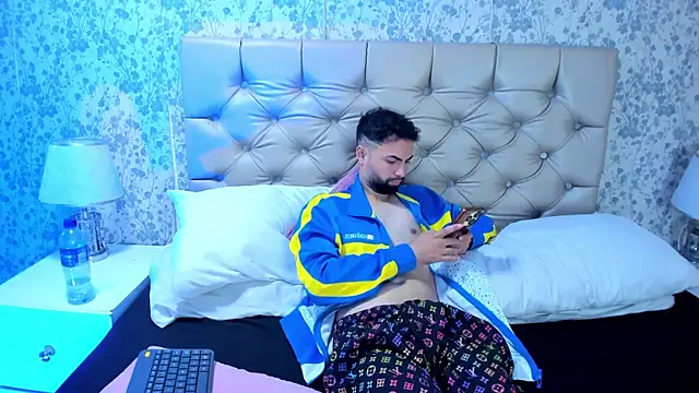 XXX chat uživo modela AndrewCrooss