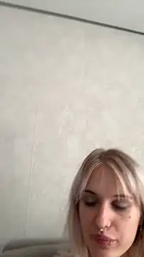 LezzyCrown's Live XXX Chat