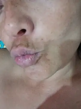 Chatroom XXX en direct de sarayulith