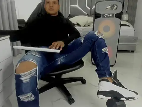 แชท XXX สดของ master_leather