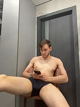 Show modela UniversalDicktures na web-kameri