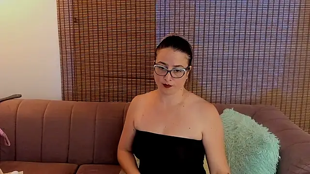 ariana_cross Adlı Modelin Canlı XXX Sohbeti