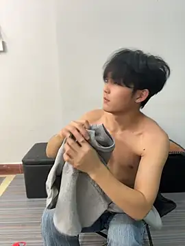 Zeya123 即時 XXX 聊天