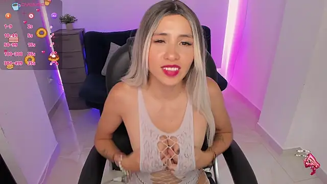 emilly_smith_1's Live XXX Chat