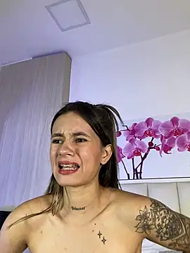 دردشة JuliaColemann الجنسية المباشرة