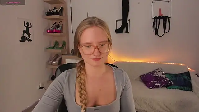 Онлайн чат XXX NancyHottie