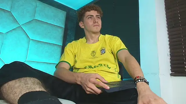 Chat +18 de Tyler_Mcrey ao vivo