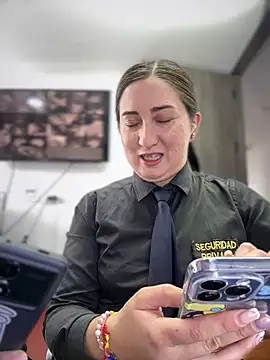 suzy-111 Adlı Modelin Canlı XXX Sohbeti