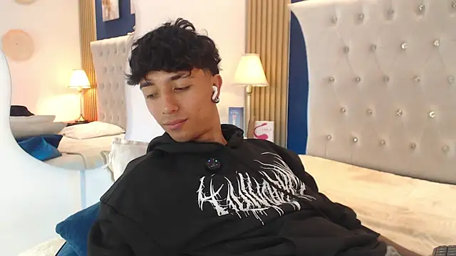 Czat XXX na żywo – Aiden_Rivers_