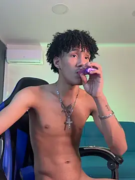 NoahBull19 – Live XXX-chat