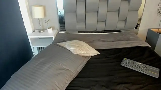 Charlie___Musk Adlı Modelin Canlı XXX Sohbeti