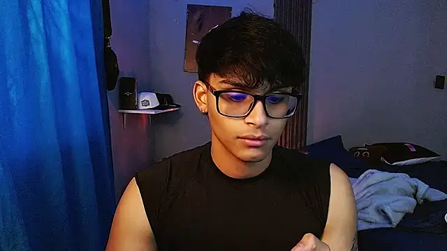 Mr_yisuzz's Live XXX Chat