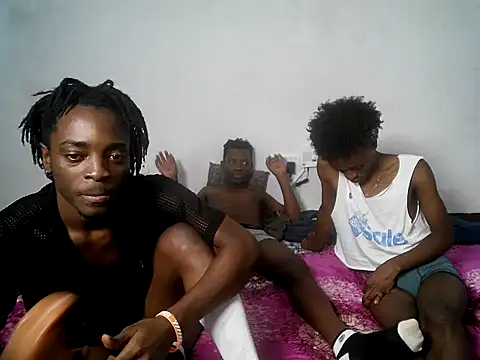 threemanias' Live XXX Chat