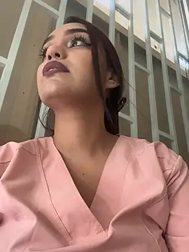 Sara-77's Webcam Show