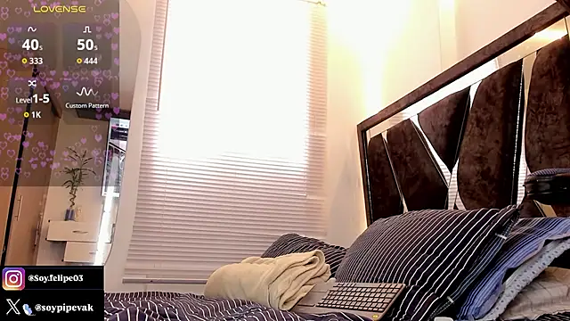 soyander03_ Show in webcam