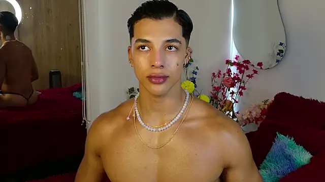 Chat +18 de Troye_Williams ao vivo