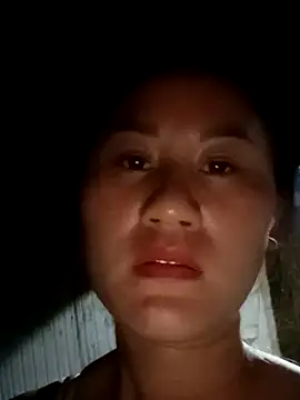 Yen-nhi élő XXX-chatje