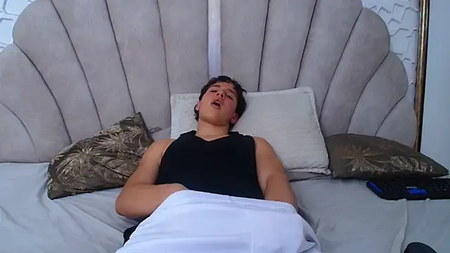 SEXYBOY_VC Adlı Modelin Canlı XXX Sohbeti