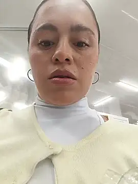 ALEJA__22 Adlı Modelin Canlı XXX Sohbeti