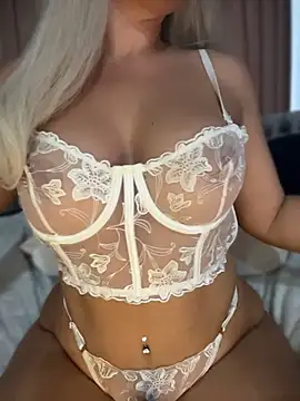 PinaColaBoom লাইভ XXX চ্যাট