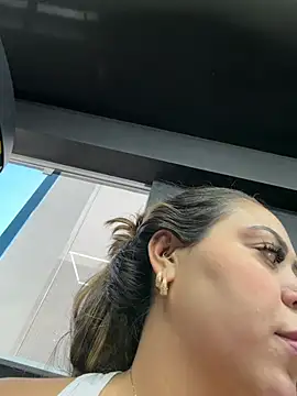 XXX chat uživo modela lariic