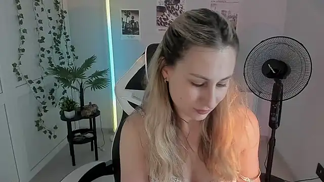 Chatroom XXX en direct de MissLunariaa